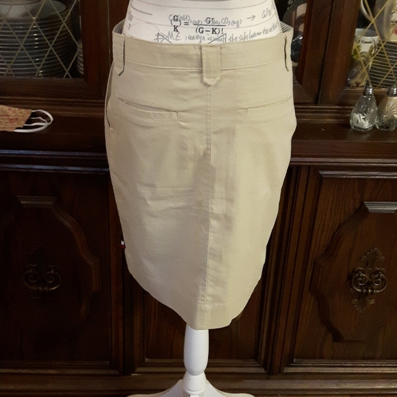 Size 4 Tommy Hilfiger cream straight skirt - Picture 5 of 10